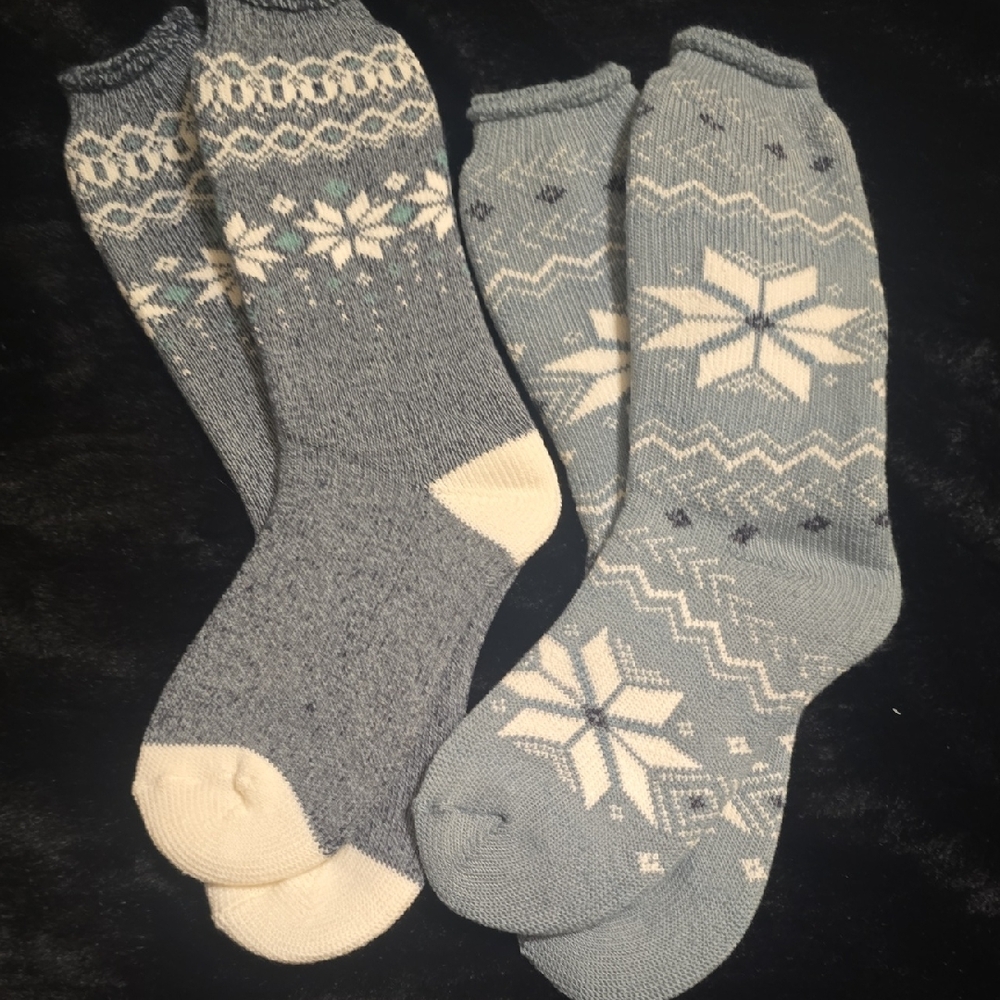 Winter Snowflake Patterned Socks - Gray and Cream